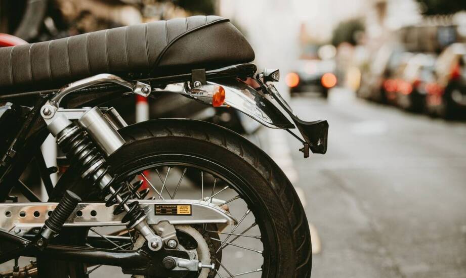 Wybór idealnych "mercedes buty" dla fanów motoryzacji