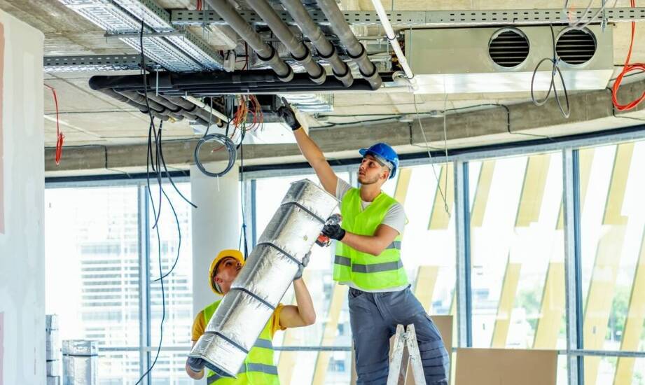 Jak wybrać odpowiedni dźwig do montażu urządzeń HVAC?