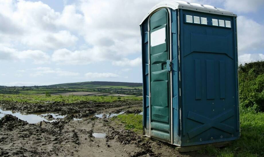Przenośne WC na budowie: jak zapewnić ich odpowiednią ilość?