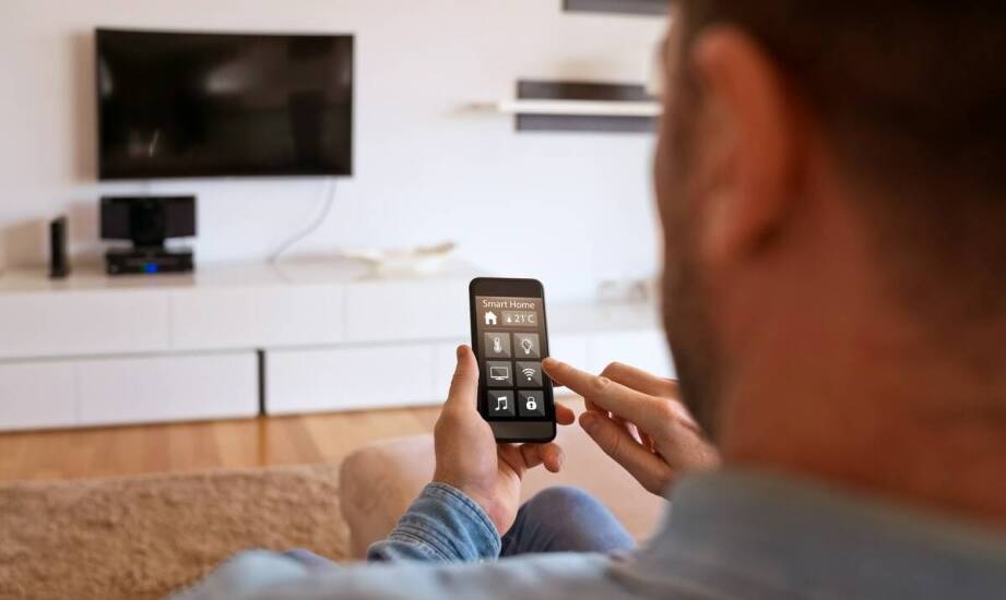 Jakie są najważniejsze aspekty wdrażania rozwiązań smart home w telewizji hotelowej?
