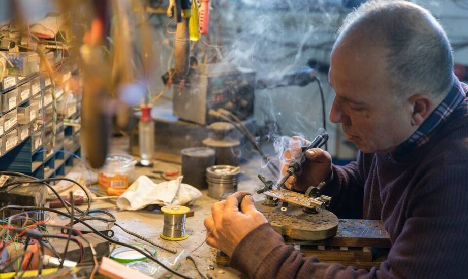 Kiedy warto zainwestować w naprawę elektroniki w wózkach widłowych?