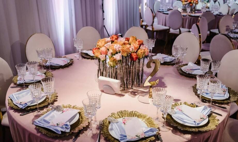 Jakie motywy neonowe są najczęściej wybierane na wesela?