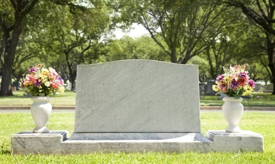 Ławka cmentarna do wkopania – opcje personalizacji dla indywidualnych potrzeb