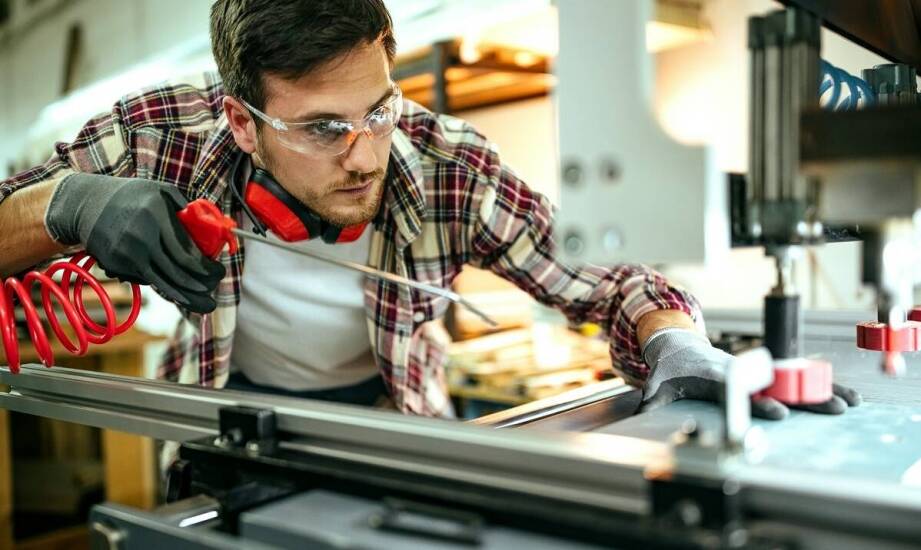 Kluczowe aspekty skutecznego czyszczenia maszyn przemysłowych