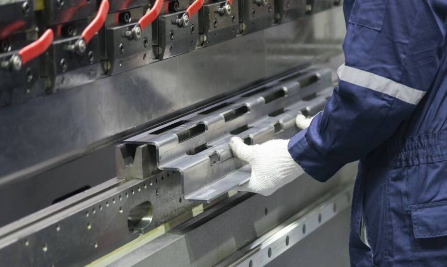 Jak gięcie CNC wpływa na funkcjonalność i wygląd komponentów?