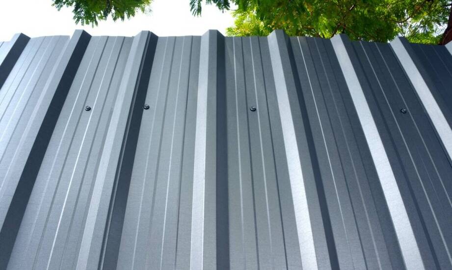 Jak zabezpieczyć tanie blachy trapezowe przed korozją?