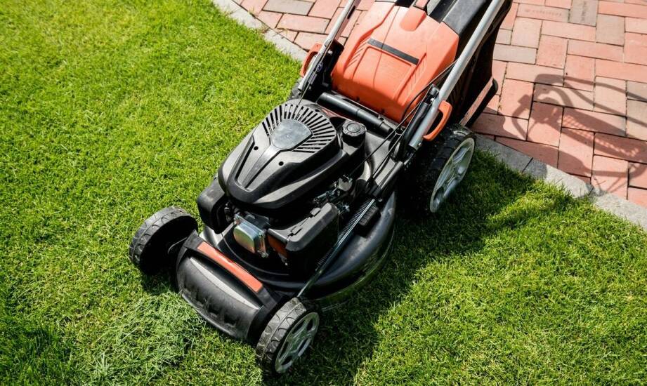 Jakie trendy technologiczne wprowadza RMI 422 PC w dziedzinie robotów koszących?