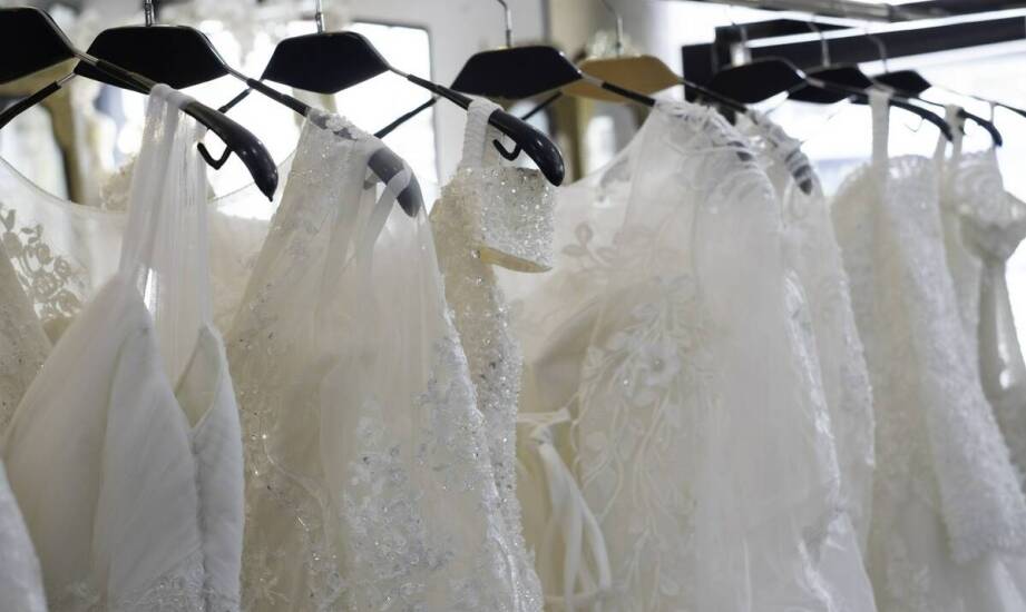 Jak suknie ślubne na zamówienie mogą podkreślić sylwetkę Panny Młodej?