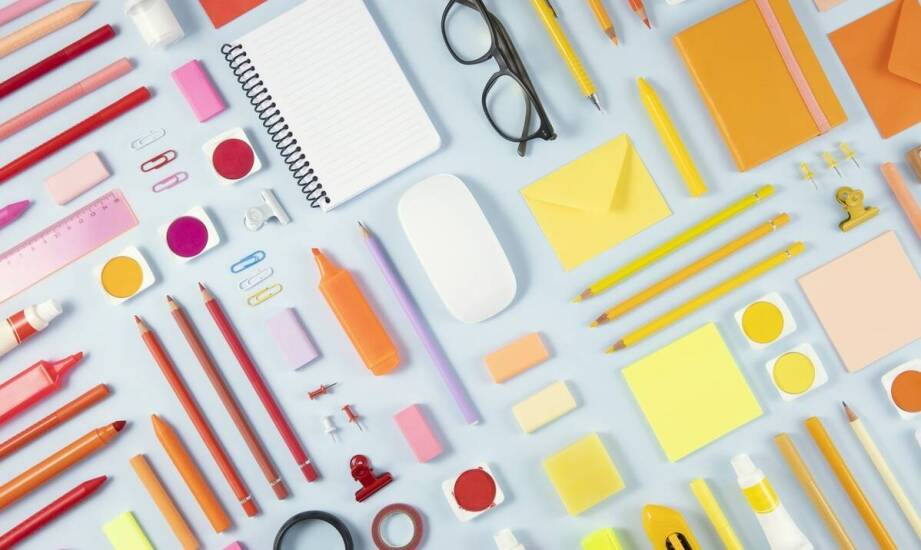 Jak zastosowanie puszek z tworzyw sztucznych wpływa na efektywność przechowywania?