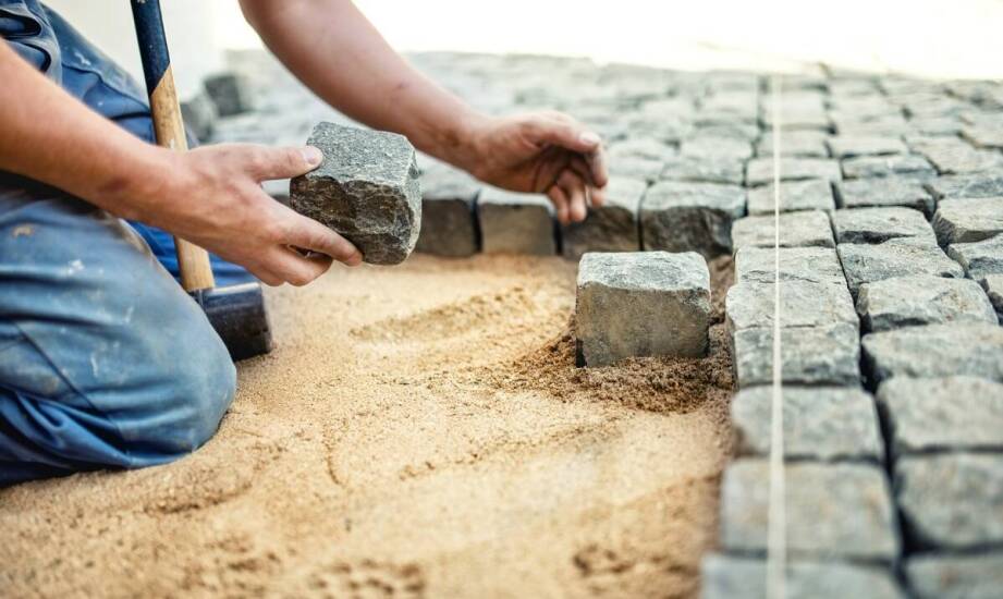 Wpływ prawidłowego układania kostki brukowej na jej trwałość