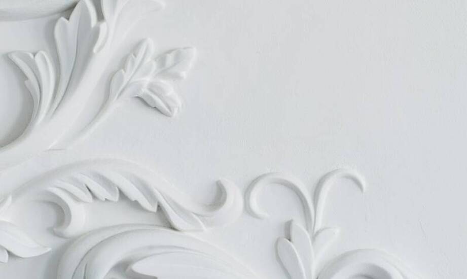 Cudowny medalik złoty duży jako element codziennej stylizacji