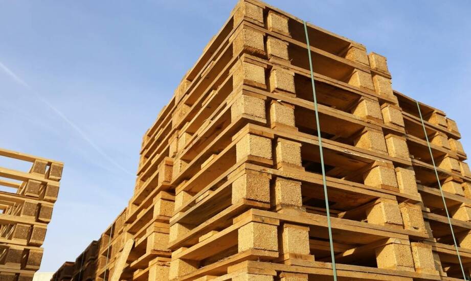 Transport i odbiór palet – jak wpływają na całkowity koszt obsługi?