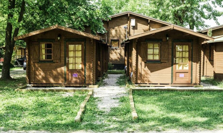 Rola ręcznie ciosanych bali w konstrukcji domków z bali 35 m²