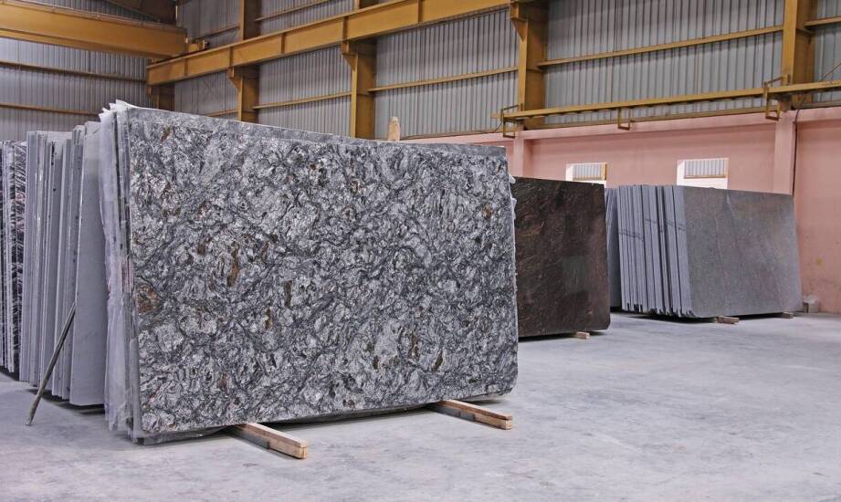 Różnorodność wykończeń bloków granitowych dostępnych w hurtowniach