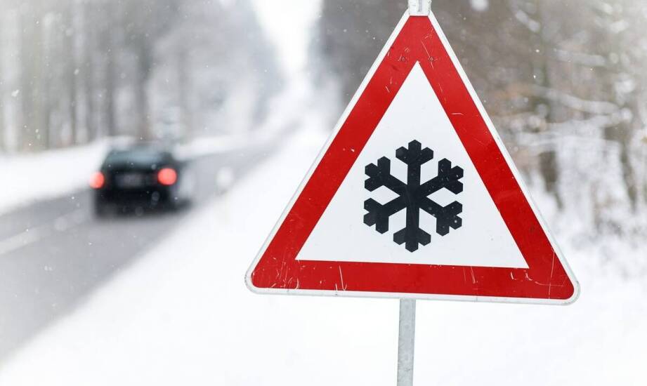 Zastosowanie piasku rzecznego w mieszankach z solą drogową – zalety i efektywność