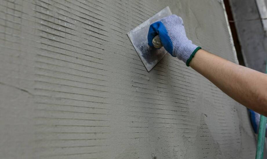 Posypka do betonu a jej rola w zwiększaniu odporności na ścieranie