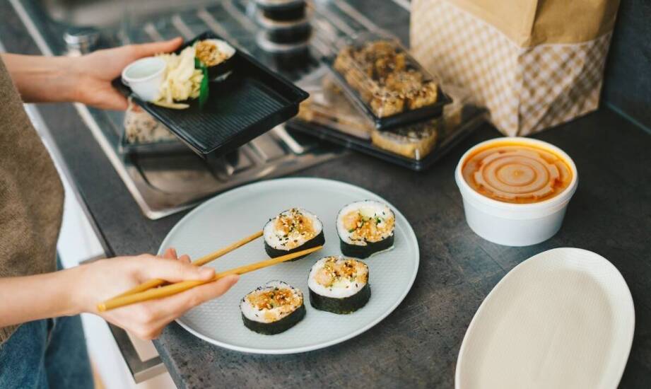 Zamów sushi na dowóz i ciesz się smakami Azji bez wychodzenia z domu