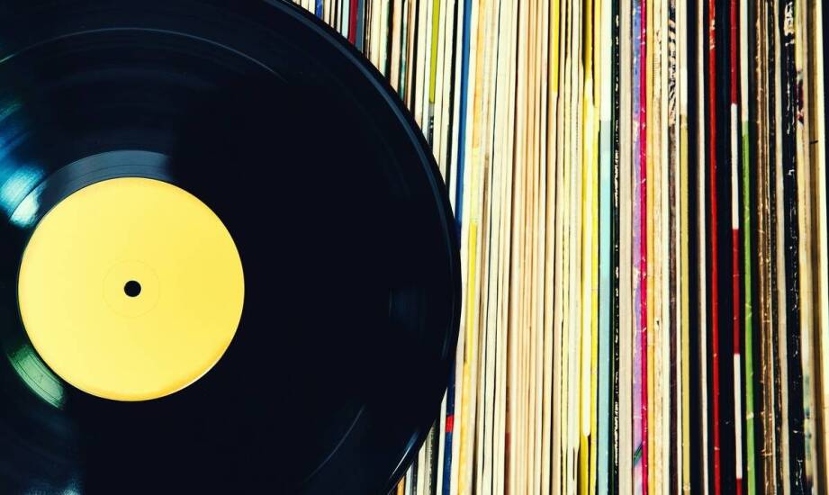 Unikalne brzmienia desert rocka na winylach – co warto posłuchać?