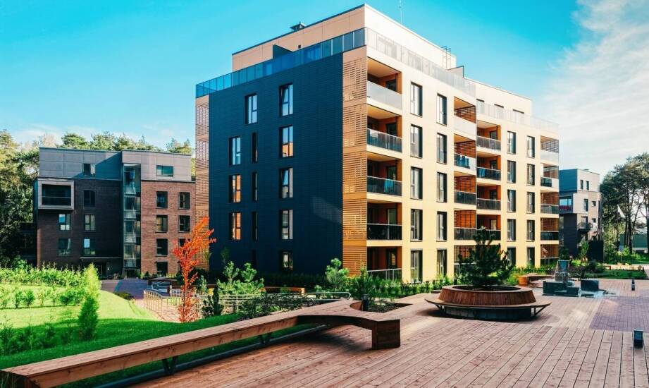 Jakie są kluczowe zalety mieszkań deweloperskich na rynku pierwotnym?