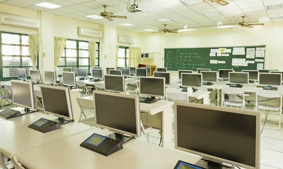 Jak poprawić efektywność nauczania dzięki projektorom multimedialnym Ultra krótkoogniskowym?