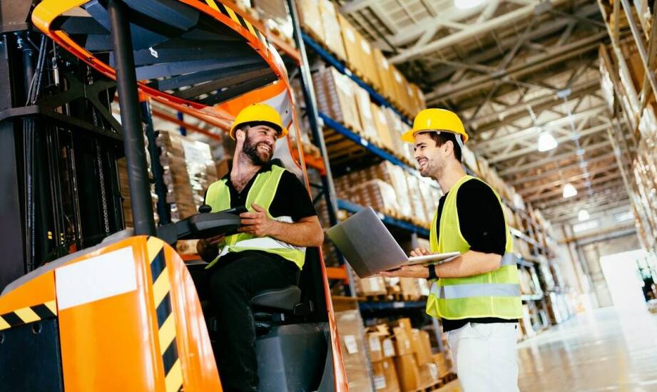 Jakie są wyzwania związane z instalacją rur bez szwu w projektach wielkoskalowych?