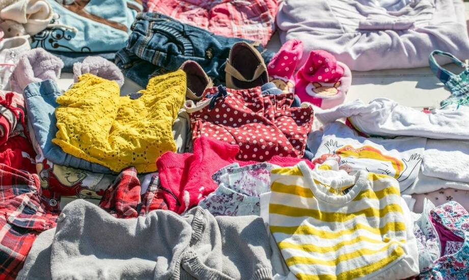 Trendy wśród dziecięcych stylizacji z wykorzystaniem czerwonych rajstop