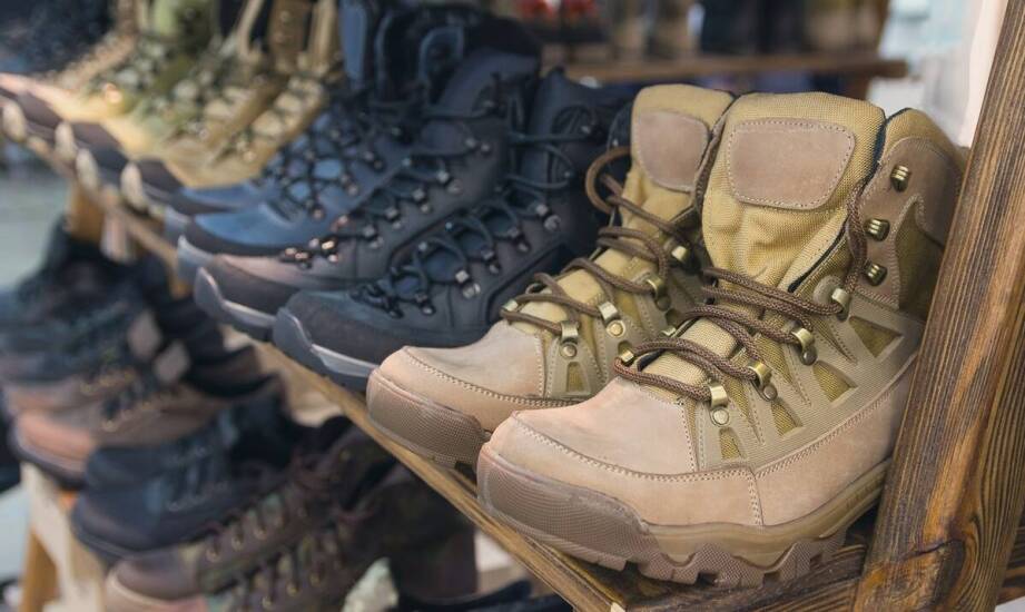 Jak dobór pagonów wpływa na wygląd i funkcjonalność munduru?