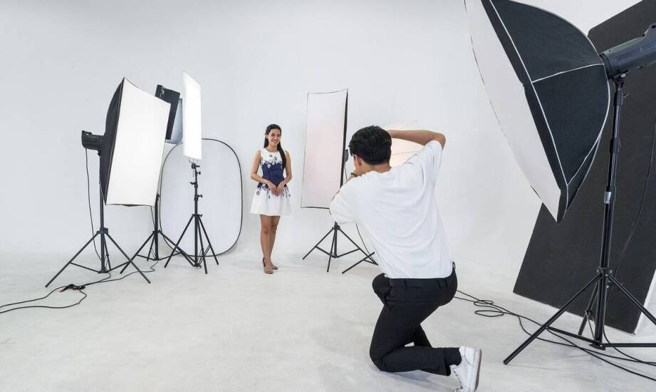 Jak wpływa różnorodność tła na efektywność sesji zdjęciowej w studiu fotograficznym?