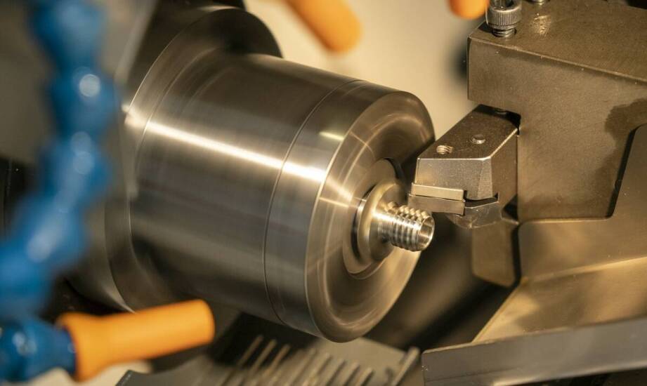 Wpływ dokładności w procesach obróbki metali na jakość finalnych produktów