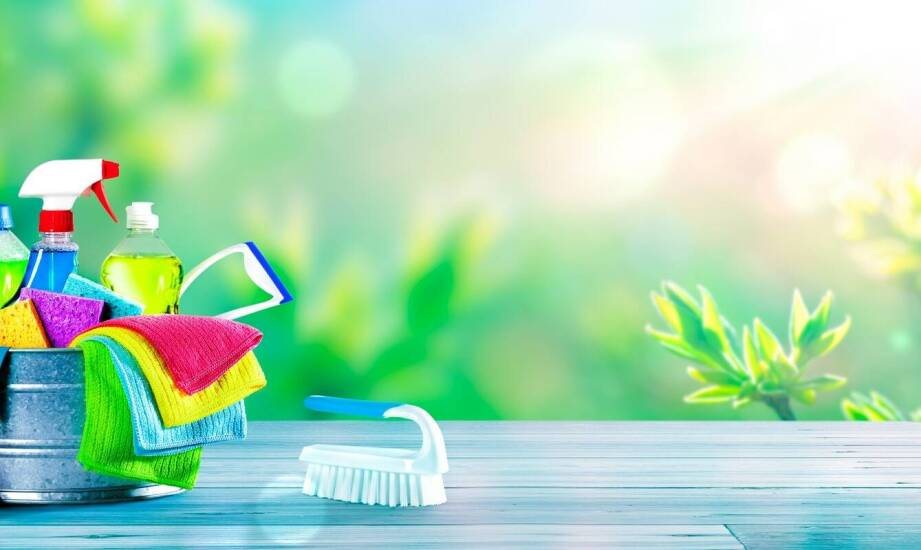 Jakie są zalety stosowania naturalnych środków do czyszczenia drewna?