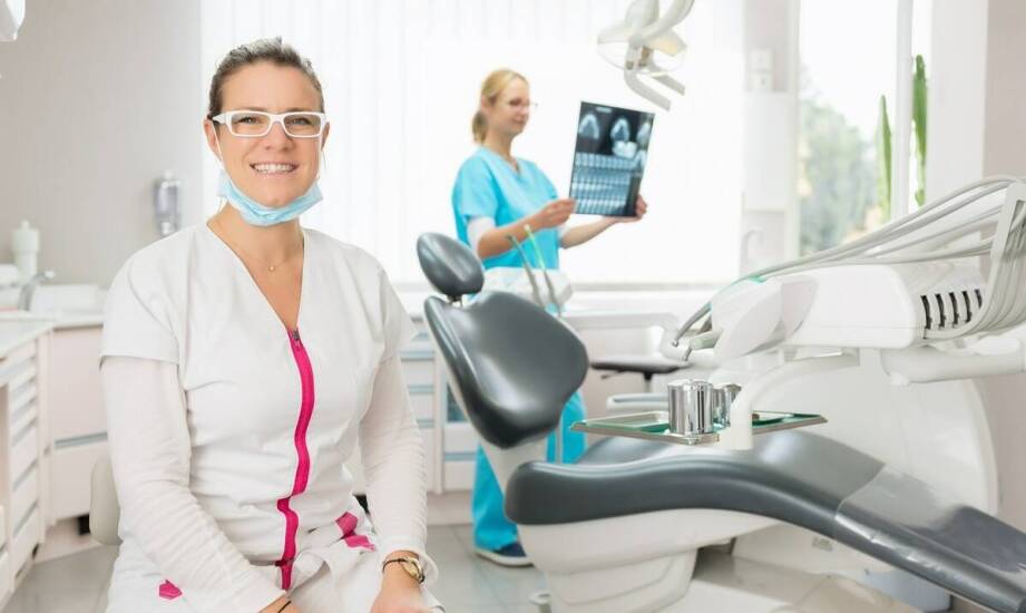 Zabiegi stomatologiczne dla dzieci – co warto wiedzieć przed wizytą?