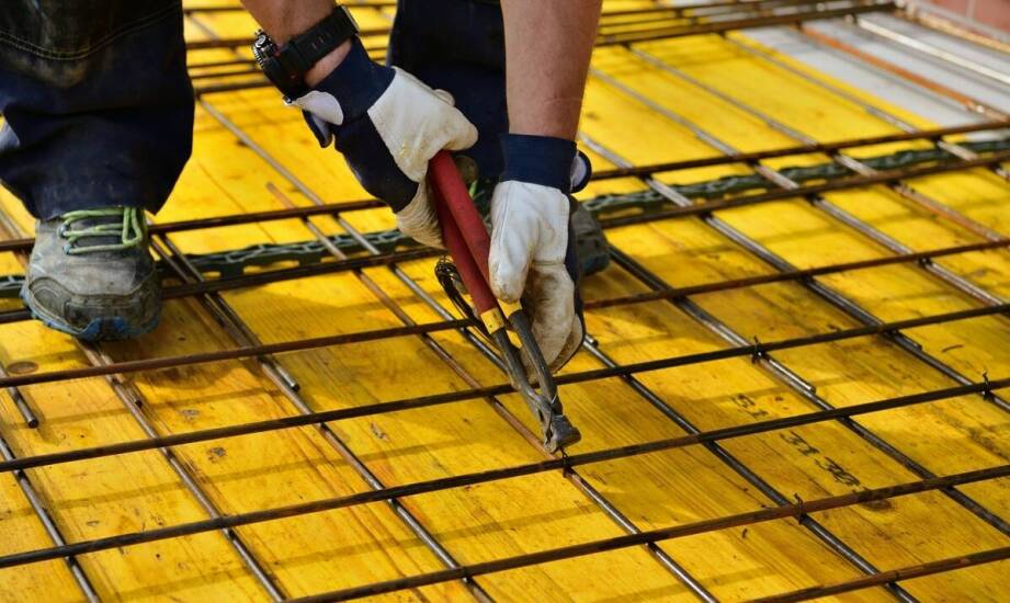 Jakie są korzyści z zastosowania jastrychu wylewki w projektach "pod klucz"?