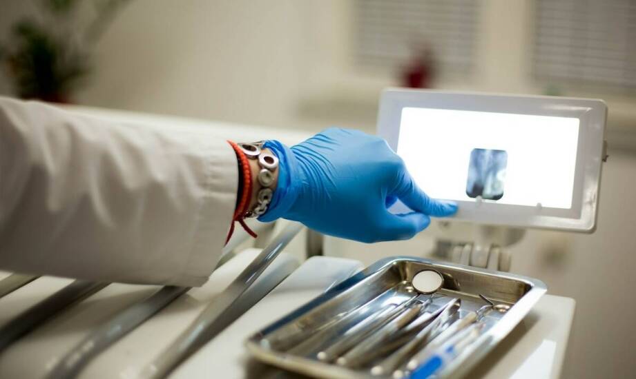 Implanty zębowe w klinice stomatologicznej – jakie mają zastosowanie i zalety?