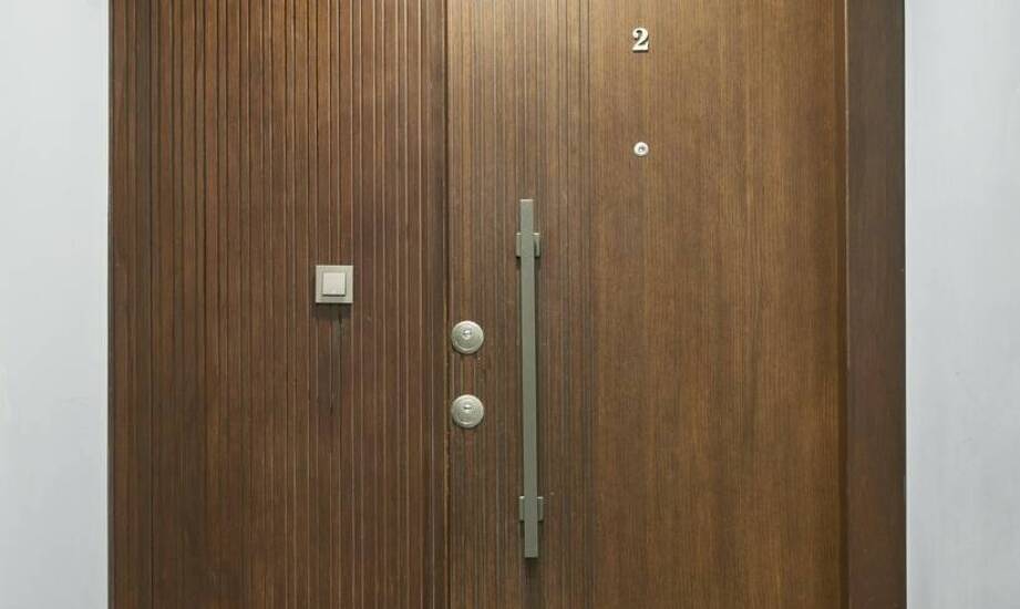 Różnorodność materiałów stosowanych w produkcji tanich drzwi wewnętrznych