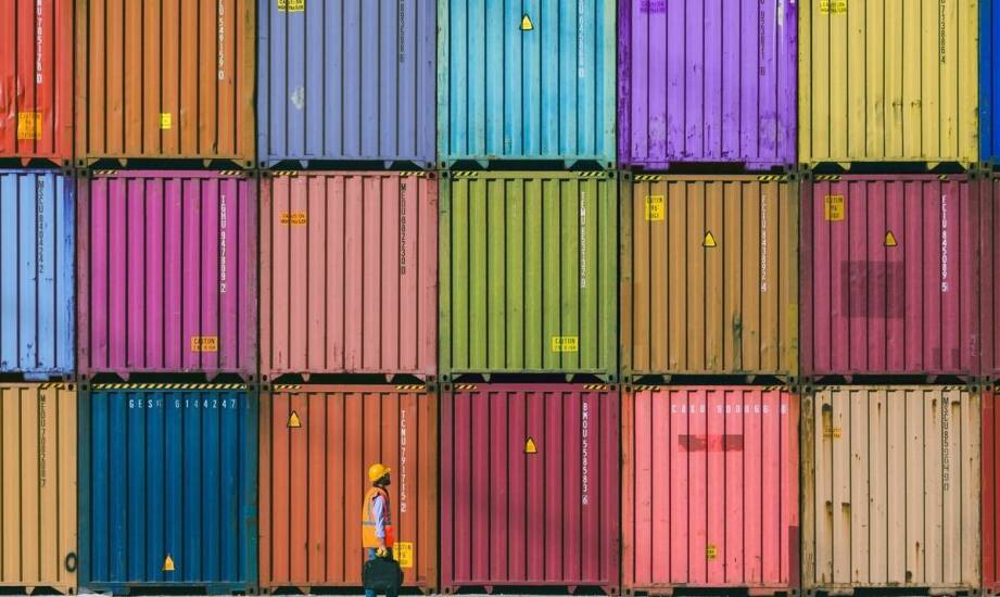 Jakie są zalety wynajmu używanych pojemników siatkowych dla firm logistycznych?