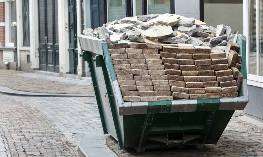 Jak bezpiecznie i ekologicznie utylizować odpady podczas remontu?