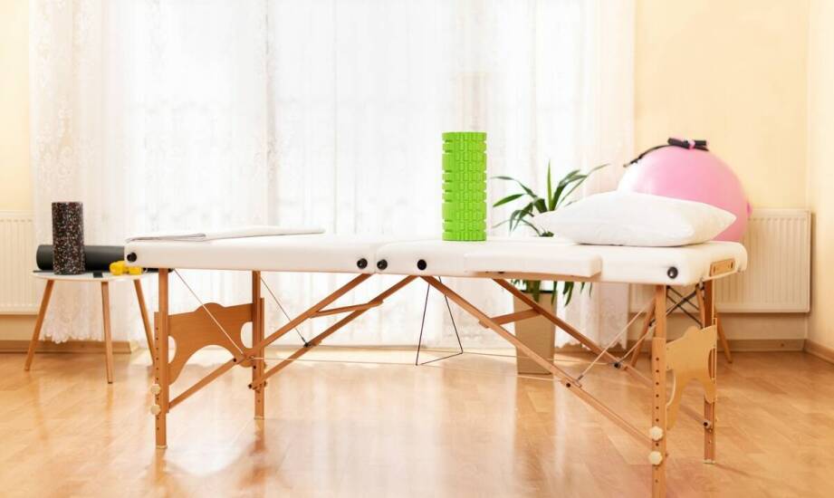 Jak łóżko do masażu wspomaga proces regeneracji po urazach?
