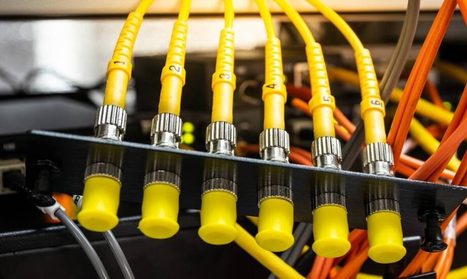 Przewaga światłowodu nad tradycyjnymi połączeniami internetowymi