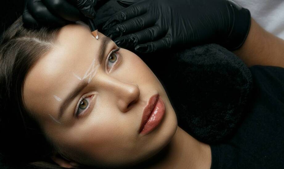 Korekta powiek a minimalne ryzyko powikłań - dlaczego warto wybrać mniej inwazyjne metody