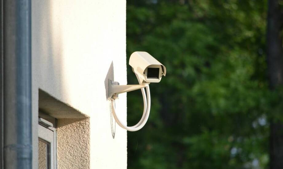 Monitoring działek rekreacyjnych – dlaczego warto postawić na kamery bezprzewodowe?