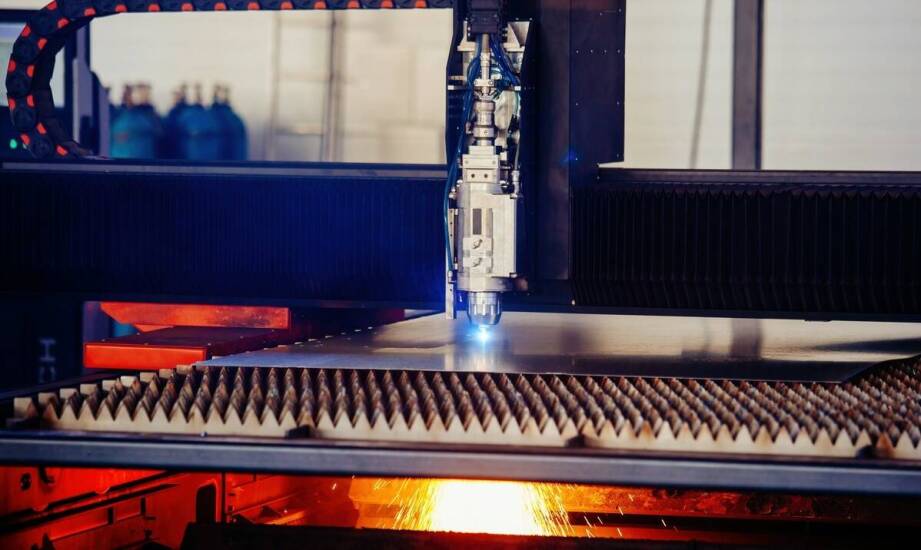 Jak nowoczesny park maszynowy wpływa na efektywność obróbki metali?