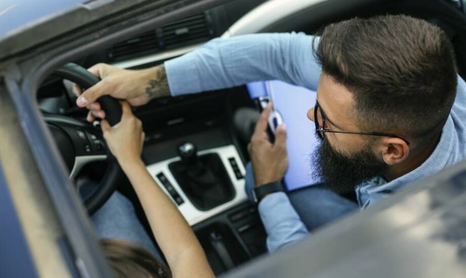 Nowoczesne rozwiązania technologiczne w pojazdach dla kursantów z niepełnosprawnościami