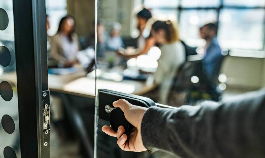 Dlaczego warto korzystać z infolinii przy wdrażaniu nowych technologii zabezpieczeń?