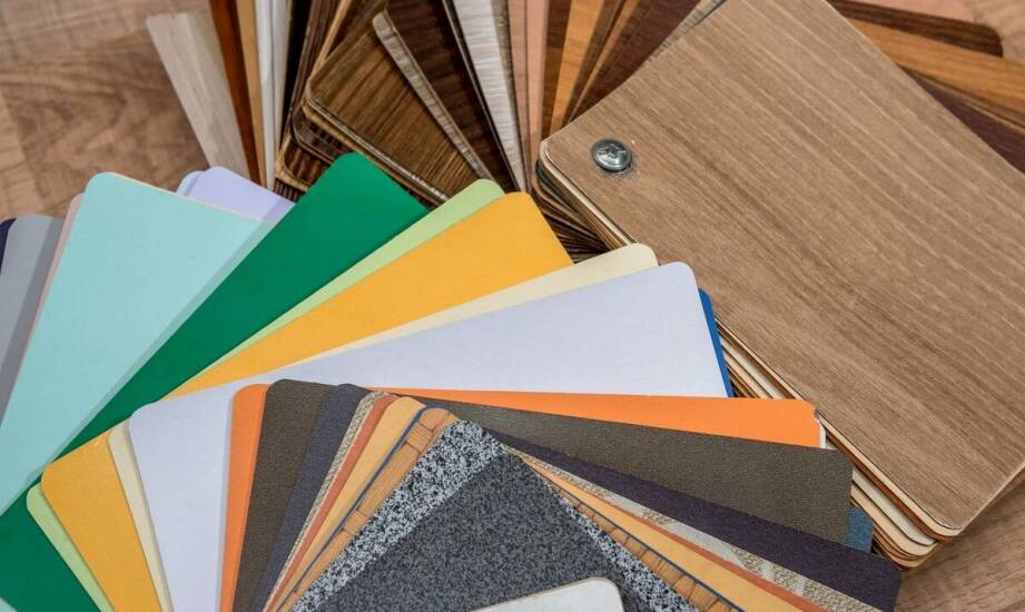 Różnorodność wykończeń przy oklejaniu płyt wiórowych – przegląd możliwości