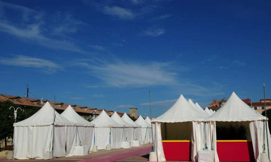 Namioty reklamowe na konferencjach – zwiększ widoczność swojej marki