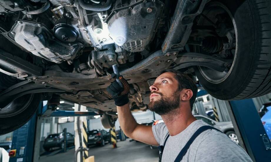 Co obejmuje kompleksowy przegląd rejestracyjny samochodu osobowego?