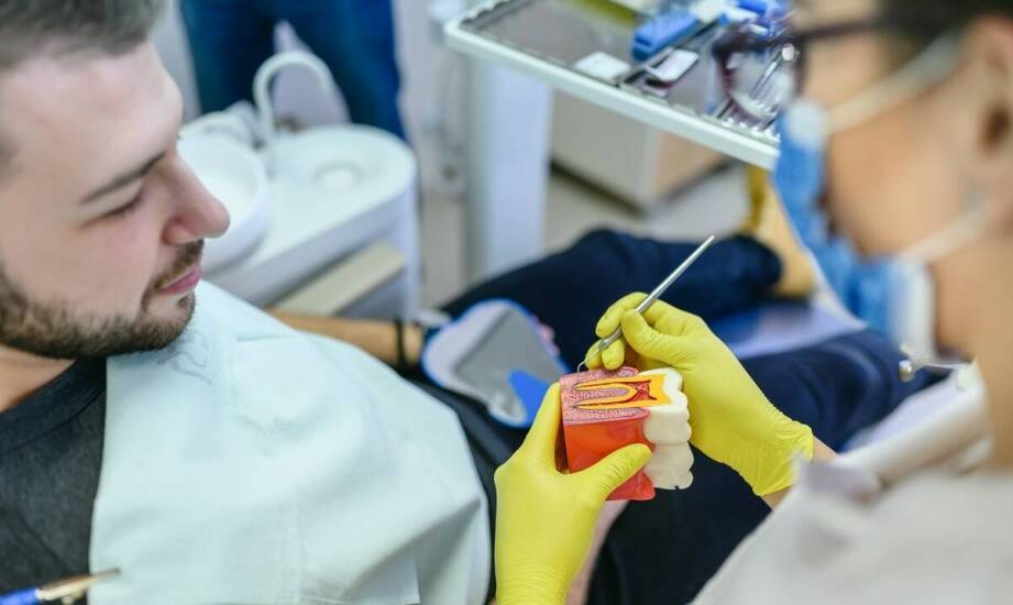 Rekonstrukcje zębów z użyciem włókna szklanego – zalety i zastosowanie