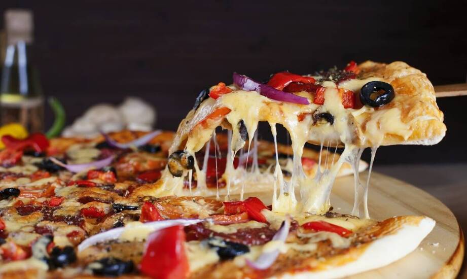 Jakie kompozycje smakowe pizzy cieszą się największą popularnością na Popowicach?