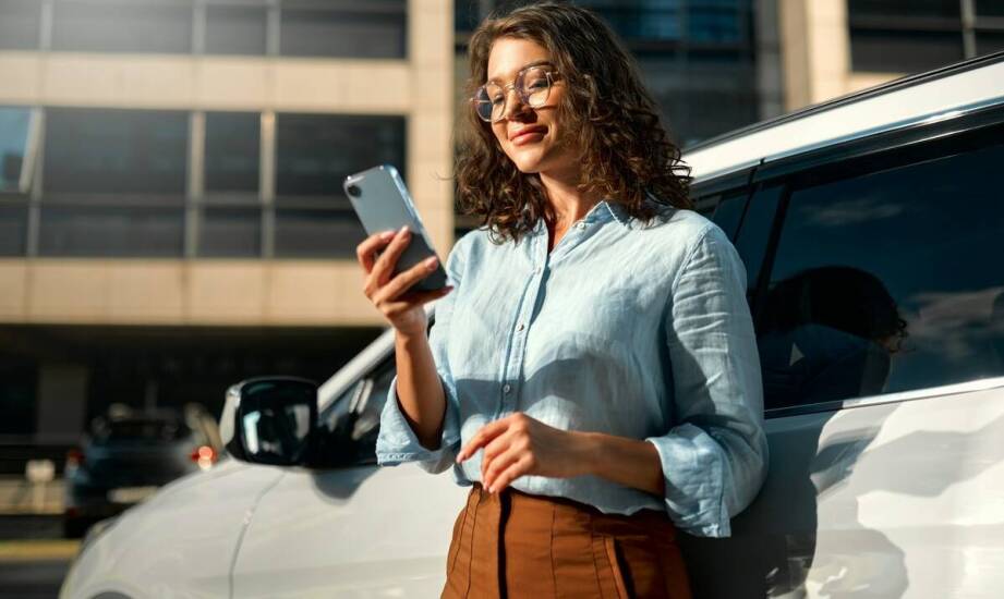 Jakie są korzyści finansowe z inwestycji w mobilną reklamę na pojazdach?