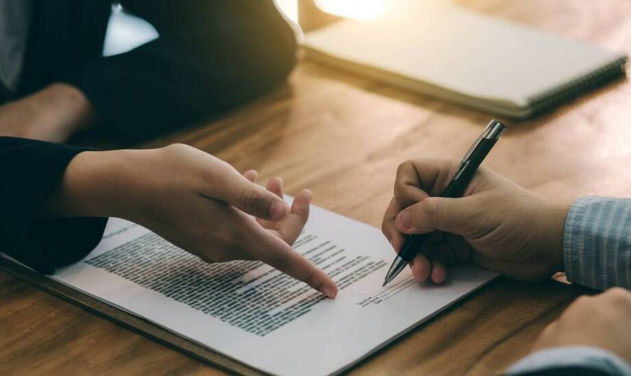 Jakie aspekty prawne warto rozważyć przy sporządzaniu umowy spółki?